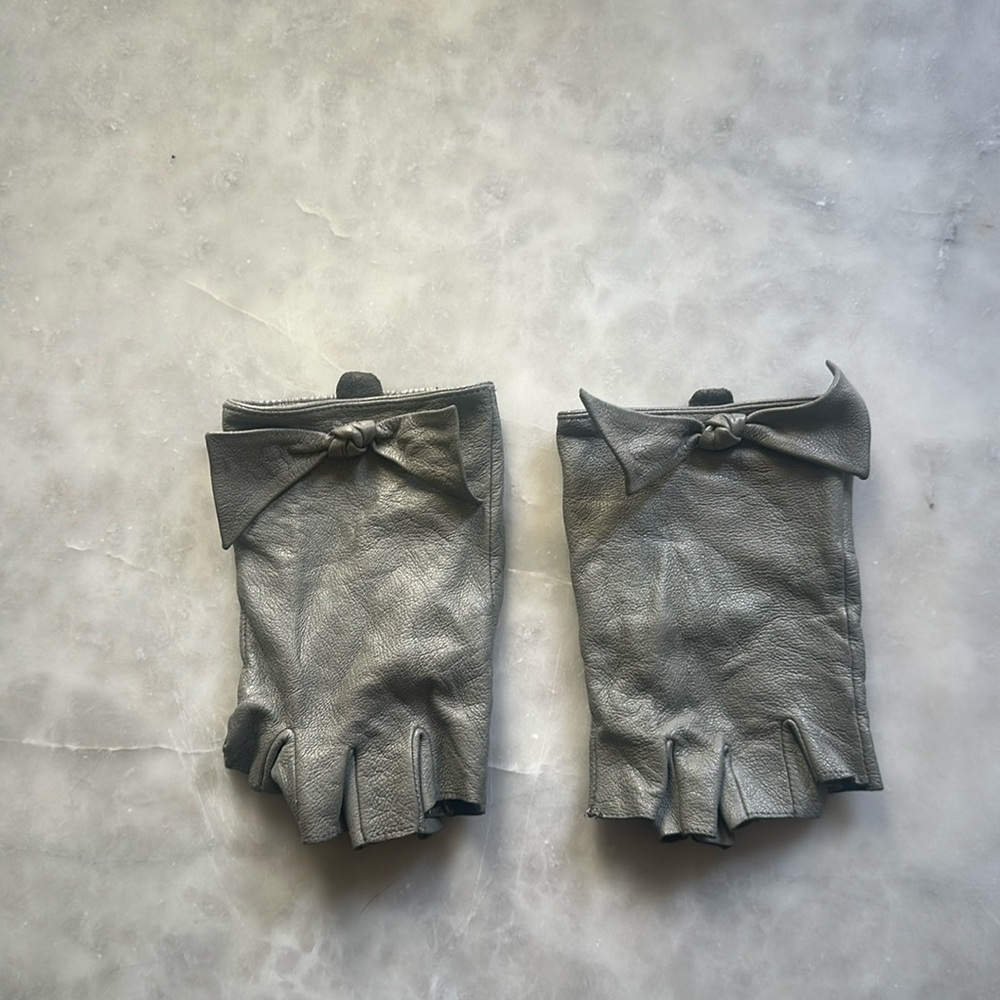 Anthropologie fingerless leather bow gloves size S